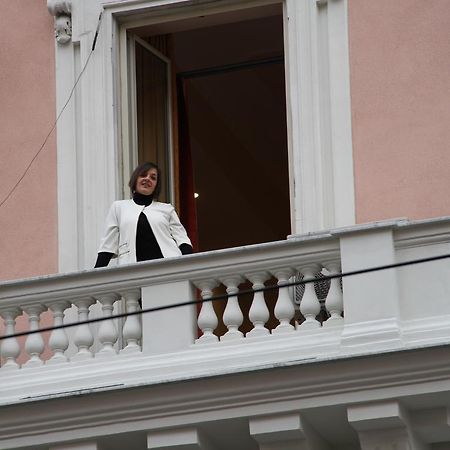 Отель Premier Cavour Рим Экстерьер фото