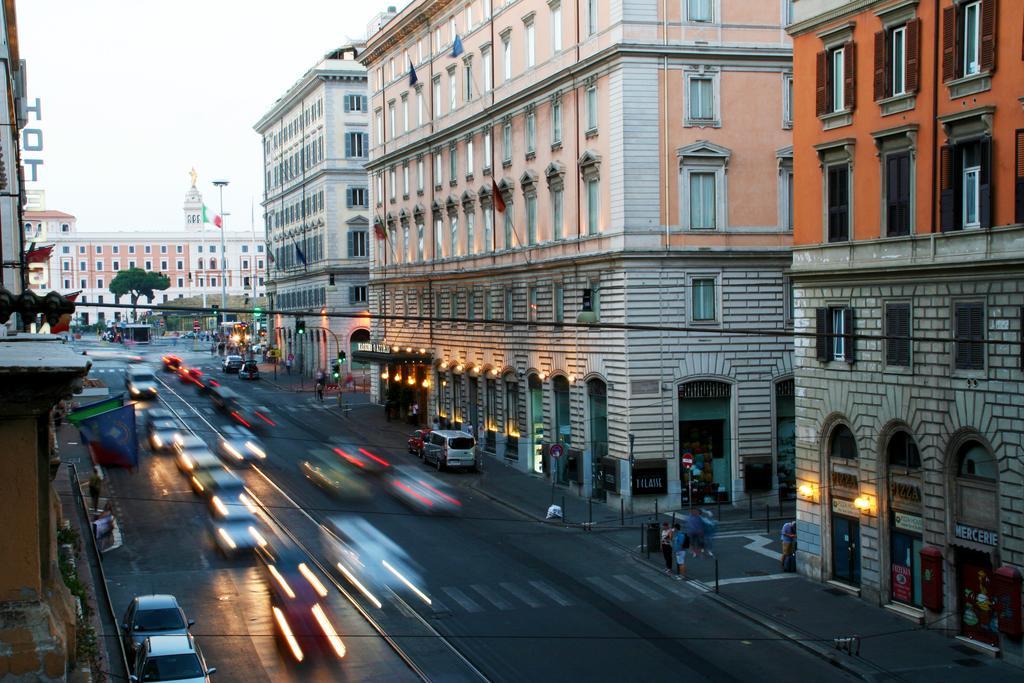 Отель Premier Cavour Рим Экстерьер фото