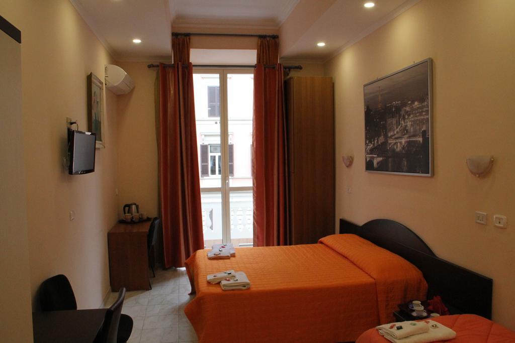 Отель Premier Cavour Рим Экстерьер фото
